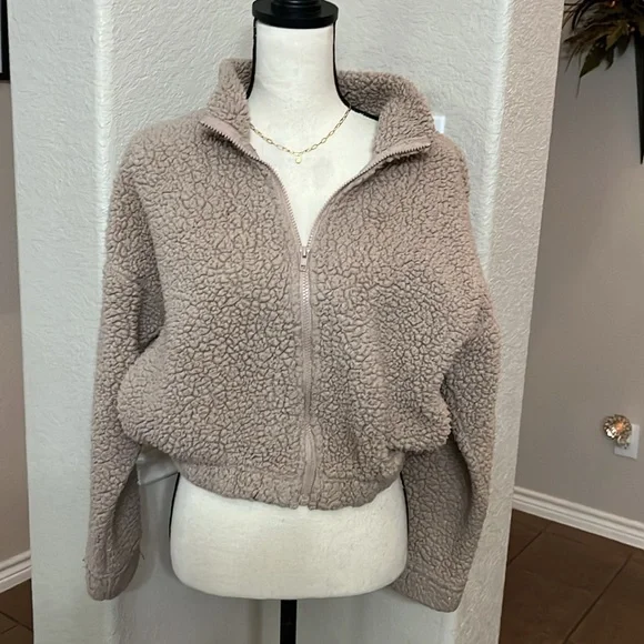 Rue21 teddy bear serpa crop jacket Size M - Picture 3 of 17